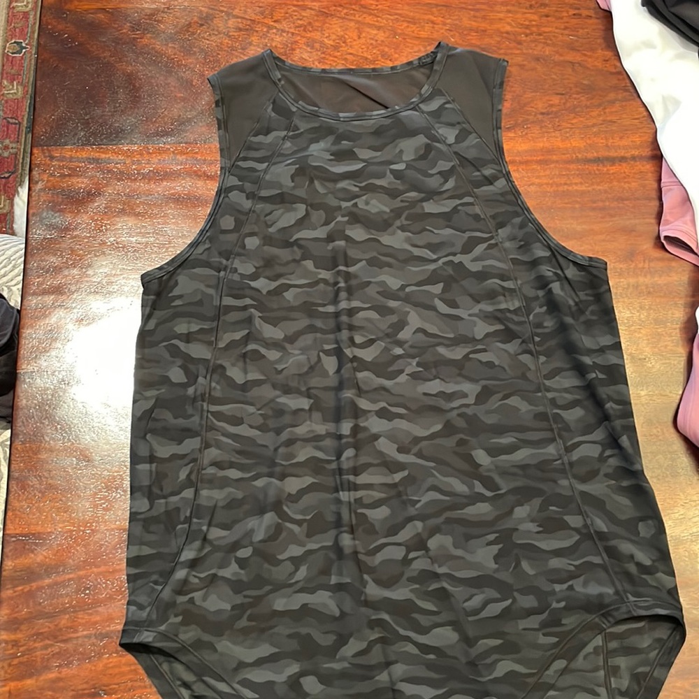 Lululemon sculpted Tank